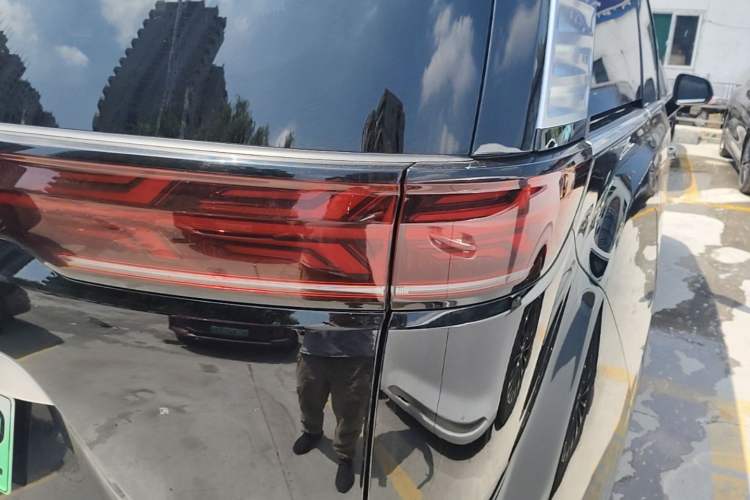Used Denza D9 2024 EV 600 Four-Wheel-Drive Flagship Model Right Rear Taillight
