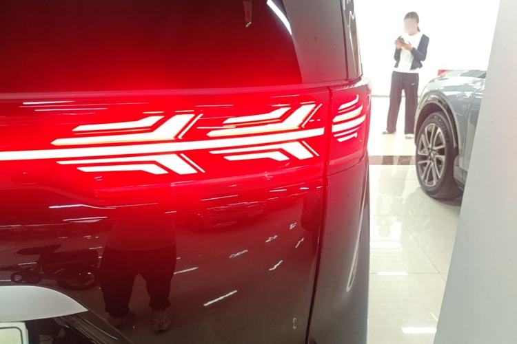Used Denza D9 2024 DM-i 980 Four-Wheel Drive Prestige Model Right Rear Taillight