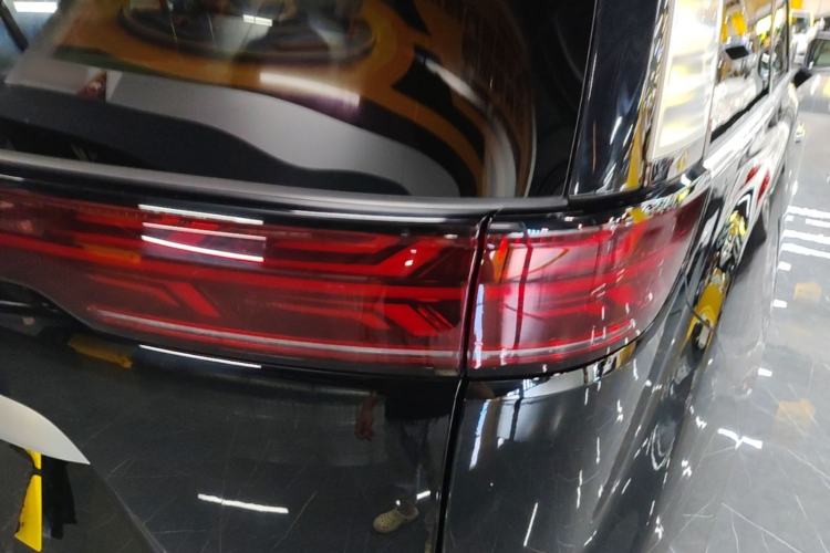 Used Denza D9 2024 DM-i 980 Four-Wheel Drive Prestige Model Right Rear Taillight
