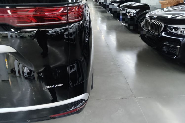 Used Denza D9 2024 DM-i 980 Four-Wheel Drive Flagship Model Right Rear Taillight