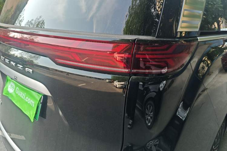 Used Denza D9 2024 DM-i 980 Four-Wheel Drive Prestige Model Right Rear Taillight
