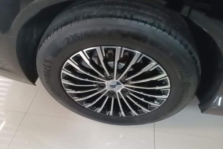 Used Denza D9 2024 EV 620 Premium Model Right Rear Wheel Hub