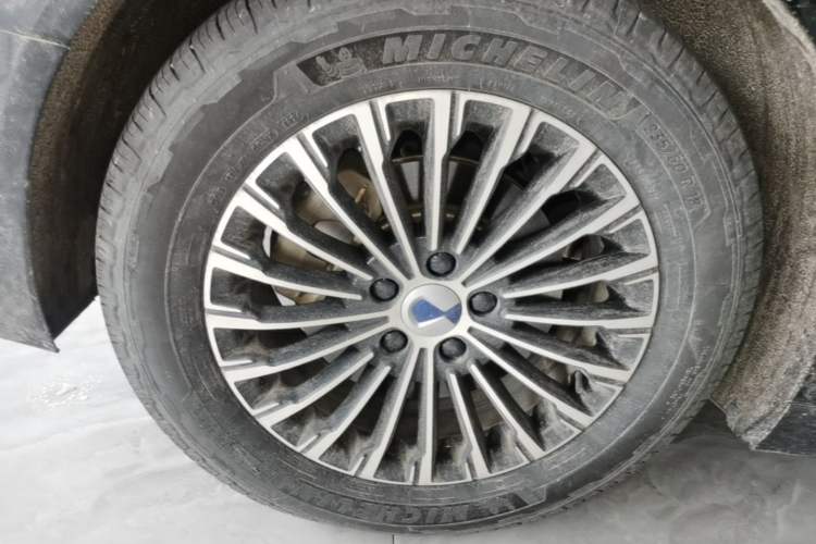 Used Denza D9 2024 DM-i 980 Four-Wheel Drive Flagship Model Right Rear Wheel Hub