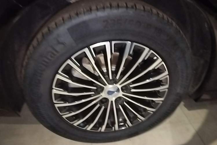 Used Denza D9 2024 DM-i 1050 Luxury Model Right Rear Wheel Hub