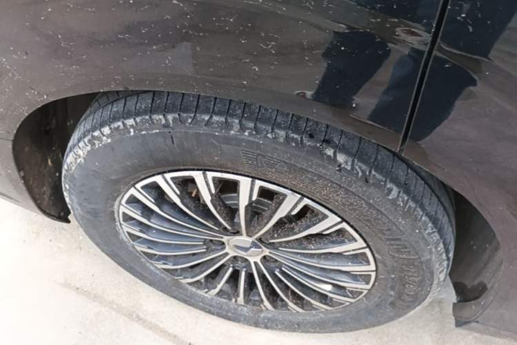 Used Denza D9 2024 DM-i 1050 Luxury Model Right Rear Wheel Hub