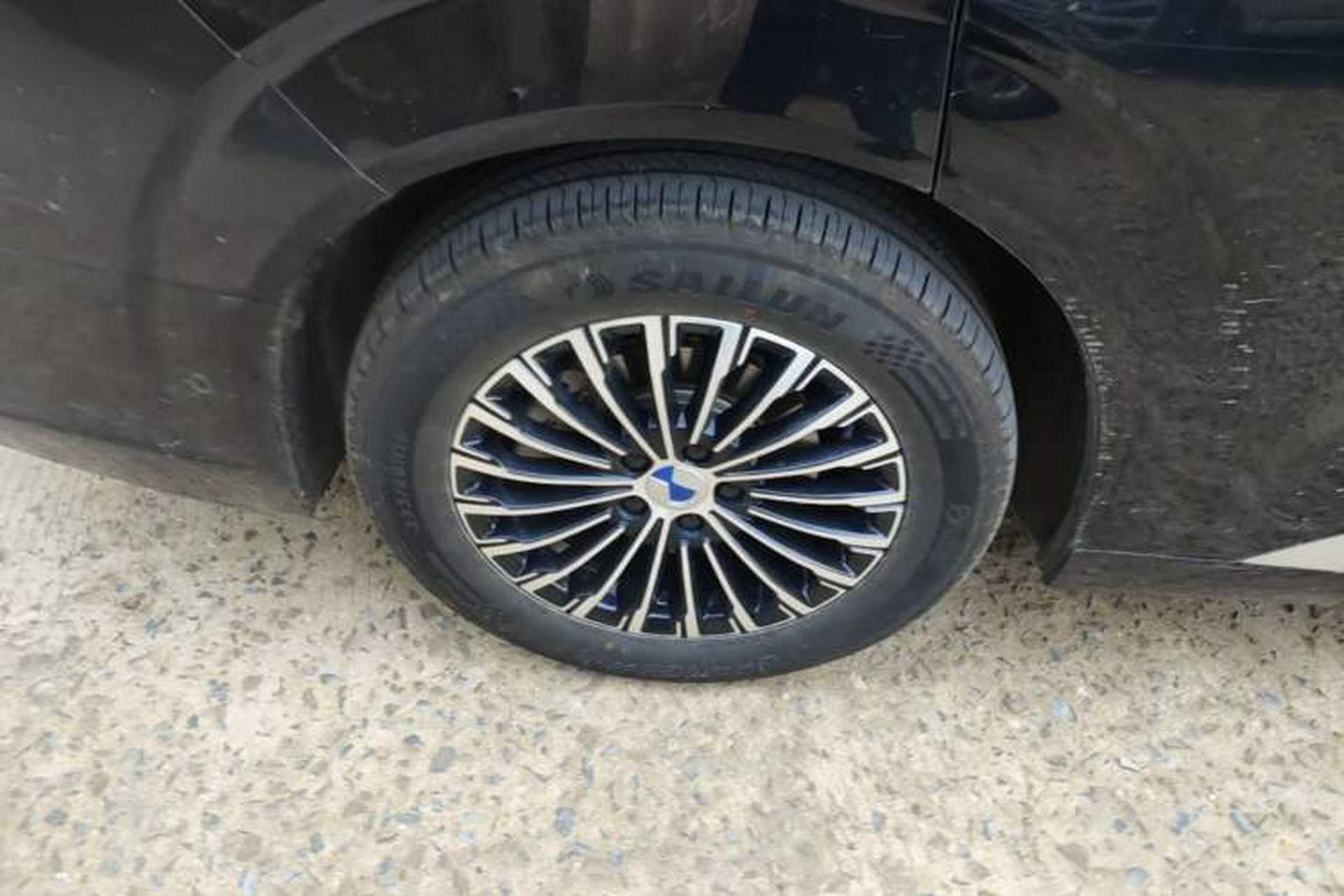Used Denza D9 2024 DM-i 980 Four-Wheel Drive Flagship Model Right Rear Wheel Hub