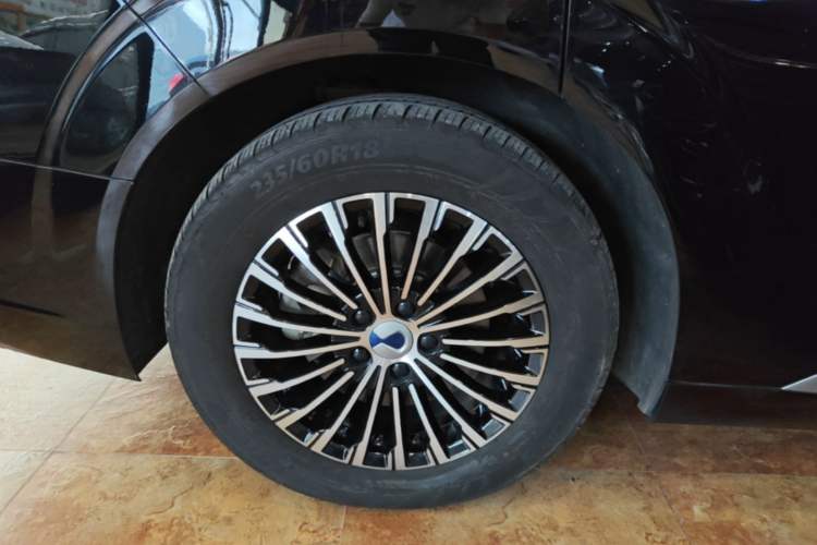 Used Denza D9 2024 EV 620 Premium Model Right Rear Wheel Hub