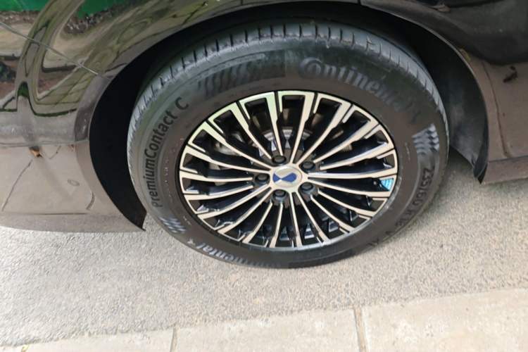 Used Denza D9 2024 DM-i 980 Four-Wheel Drive Flagship Model Right Rear Wheel Hub
