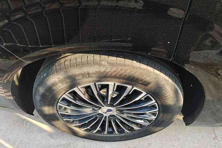 Used Denza D9 2024 DM-i 1050 Luxury Model Right Rear Wheel Hub
