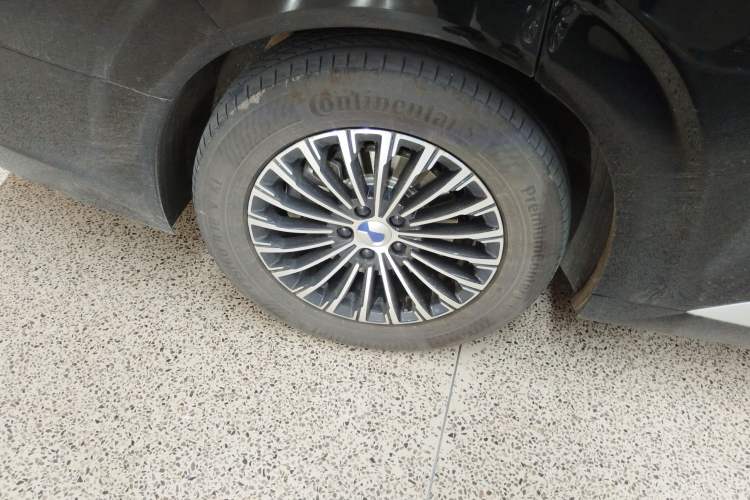 Used Denza D9 2024 EV 600 Four-Wheel Drive Prestige Model Right Rear Wheel Hub