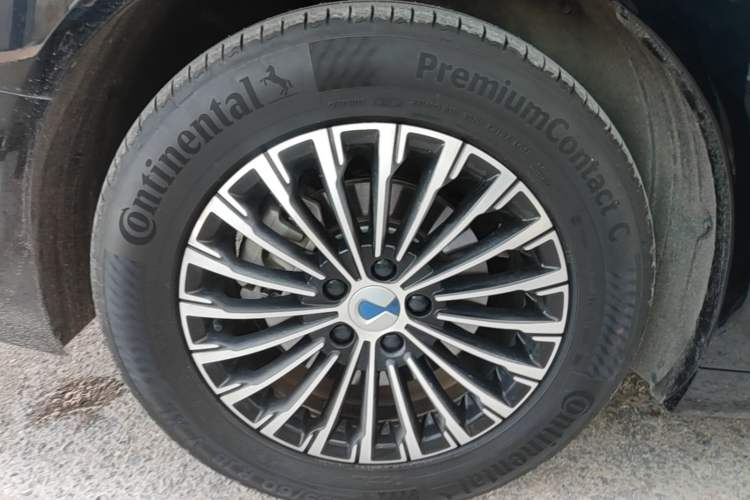 Used Denza D9 2024 DM-i 980 Four-Wheel Drive Flagship Model Right Rear Wheel Hub
