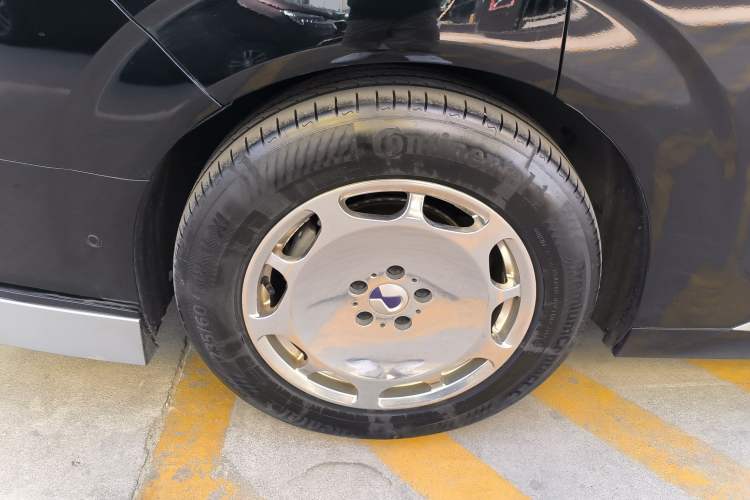 Used Denza D9 2024 DM-i 980 Four-Wheel Drive Flagship Model Right Rear Wheel Hub