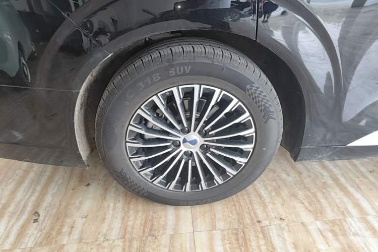 Used Denza D9 2024 DM-i 1050 Luxury Model Right Rear Wheel Hub