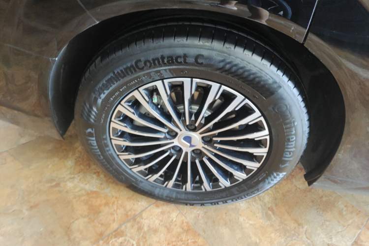 Used Denza D9 2024 DM-i 1050 Luxury Model Right Rear Wheel Hub