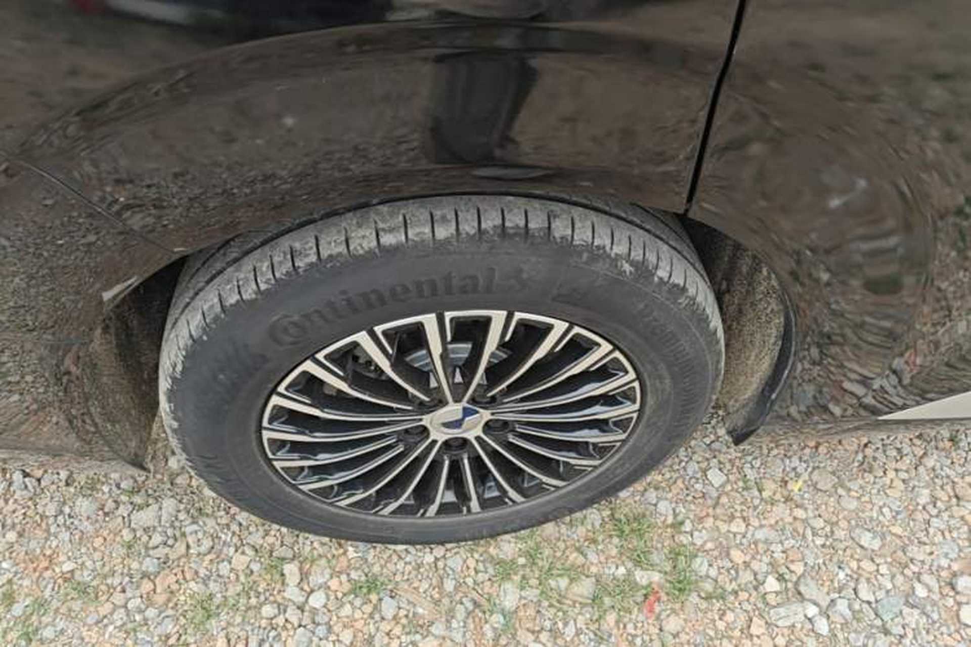 Used Denza D9 2024 DM-i 970 Luxury Model Right Rear Wheel Hub
