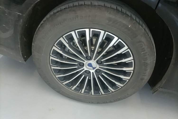 Used Denza D9 2024 DM-i 1050 Luxury Model Right Rear Wheel Hub