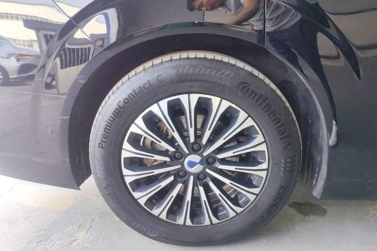 Used Denza D9 2024 PIONEER Four-Seat Pioneer Edition Right Rear Wheel Hub