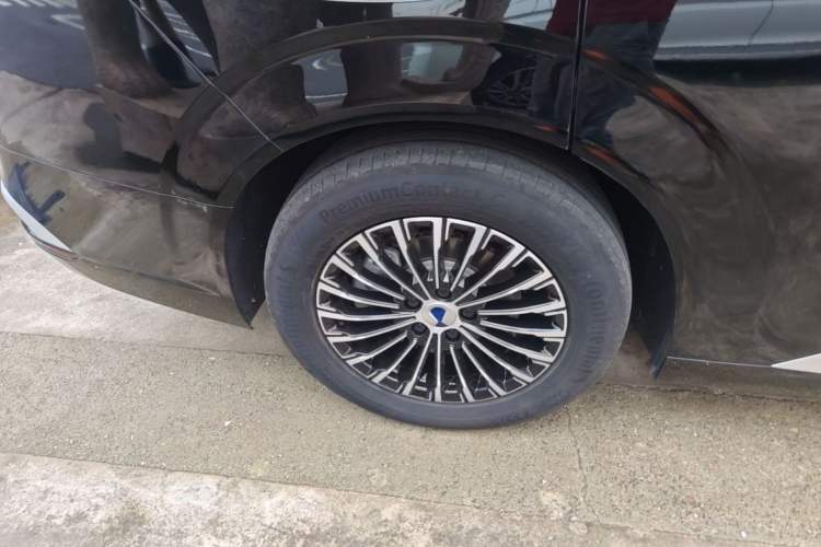 Used Denza D9 2024 DM-i 1050 Luxury Model Right Rear Wheel Hub