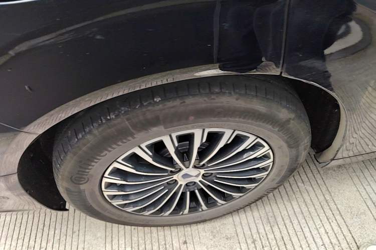 Used Denza D9 2024 DM-i 980 Four-Wheel Drive Flagship Model Right Rear Wheel Hub