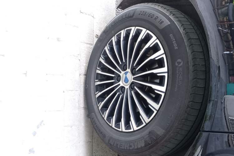 Used Denza D9 2024 DM-i 980 Four-Wheel Drive Flagship Model Right Rear Wheel Hub