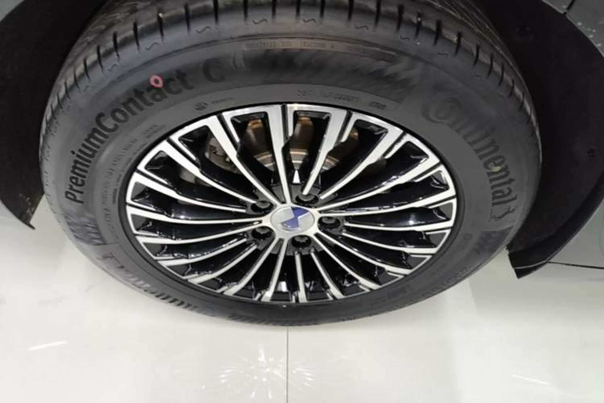 Used Denza D9 2024 DM-i 980 Four-Wheel Drive Prestige Model Right Rear Wheel Hub
