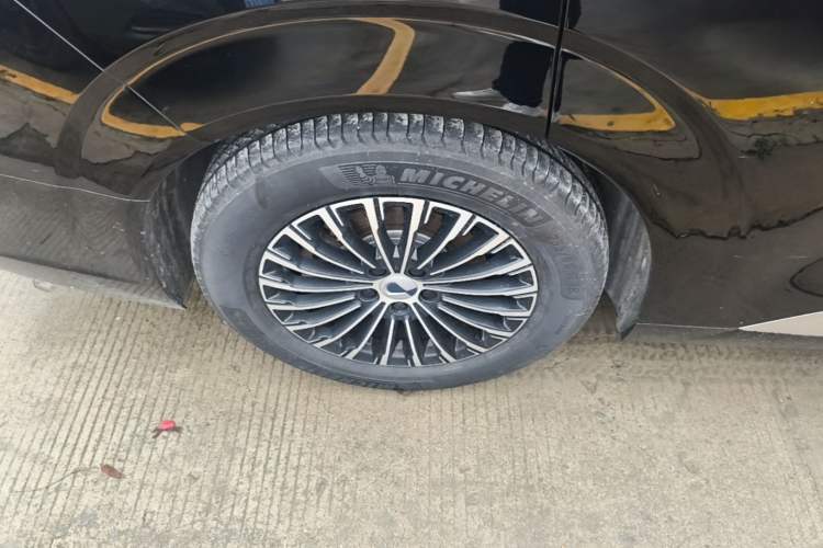 Used Denza D9 2024 DM-i 1050 Luxury Model Right Rear Wheel Hub