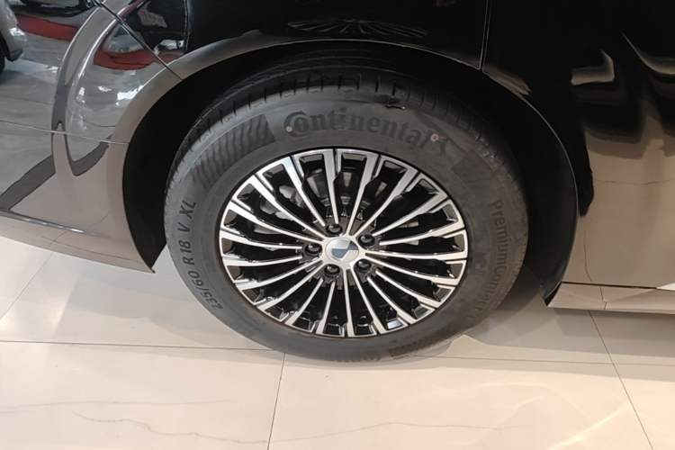 Used Denza D9 2024 DM-i 1050 Luxury Model Right Rear Wheel Hub