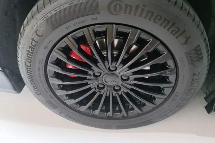 Used Denza D9 2024 DM-i 980 Four-Wheel Drive Prestige Model Right Rear Wheel Hub