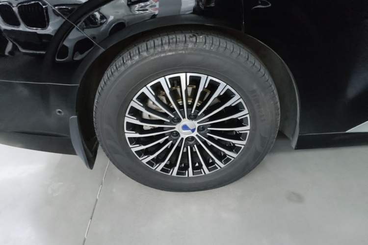 Used Denza D9 2024 DM-i 980 Four-Wheel Drive Flagship Model Right Rear Wheel Hub