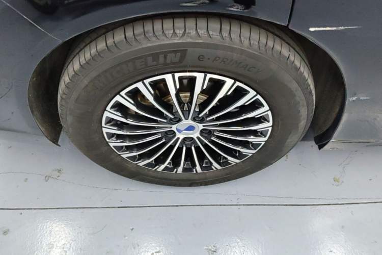 Used Denza D9 2024 DM-i 1050 Luxury Model Right Rear Wheel Hub