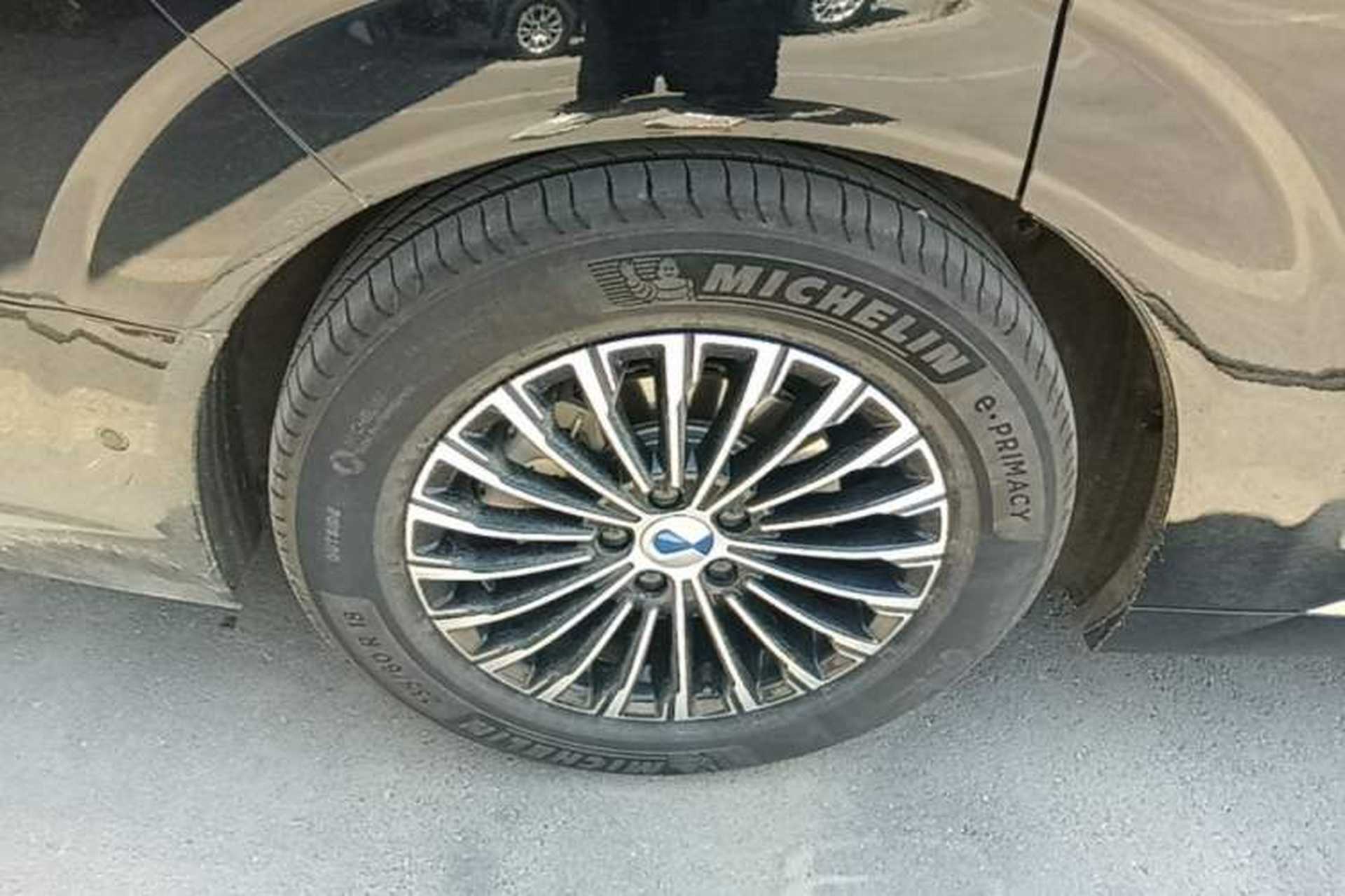 Used Denza D9 2024 DM-i 980 Four-Wheel Drive Flagship Model Right Rear Wheel Hub