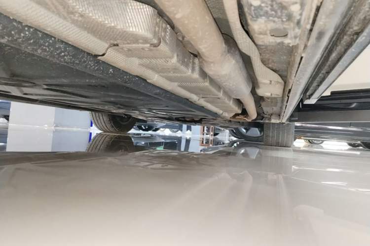 Used Denza D9 2024 DM-i 1050 Luxury Model Right Side Sill