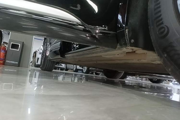 Used Denza D9 2024 DM-i 980 Four-Wheel Drive Prestige Model Right Side Sill