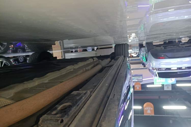 Used Denza D9 2024 DM-i 980 Four-Wheel Drive Prestige Model Right Side Sill