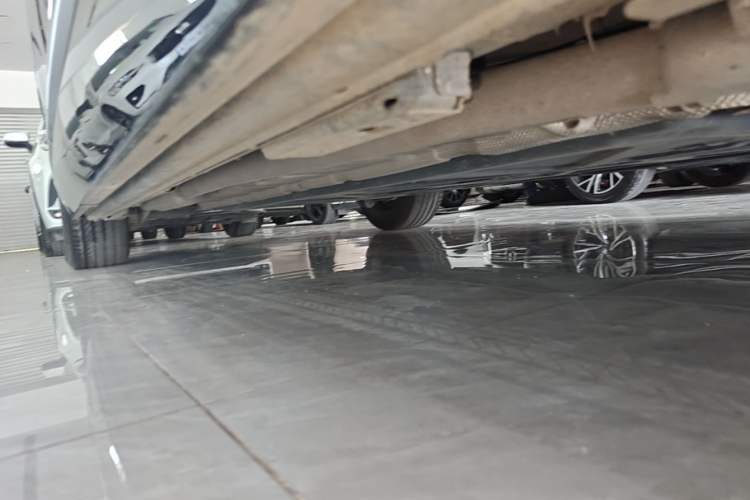 Used Denza D9 2024 DM-i 980 Four-Wheel Drive Prestige Model Right Side Sill