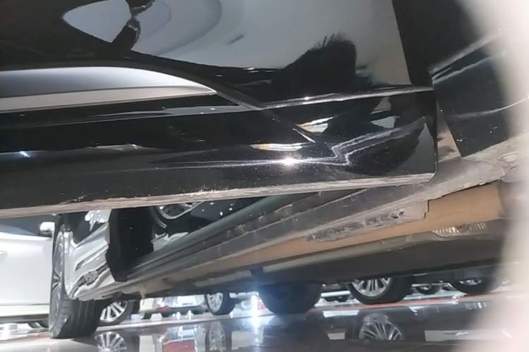 Used Denza D9 2024 DM-i 970 Luxury Model Right Side Sill