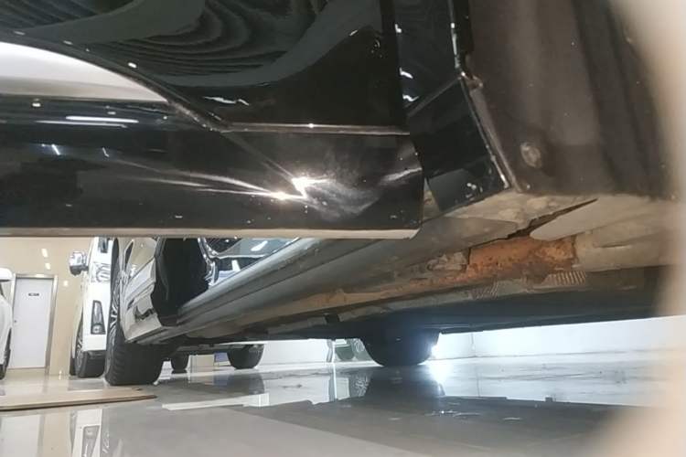 Used Denza D9 2024 DM-i 970 Luxury Model Right Side Sill