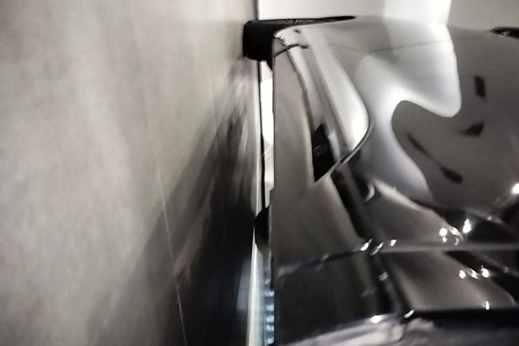Used Denza D9 2024 DM-i 1050 Luxury Model Right Side Sill