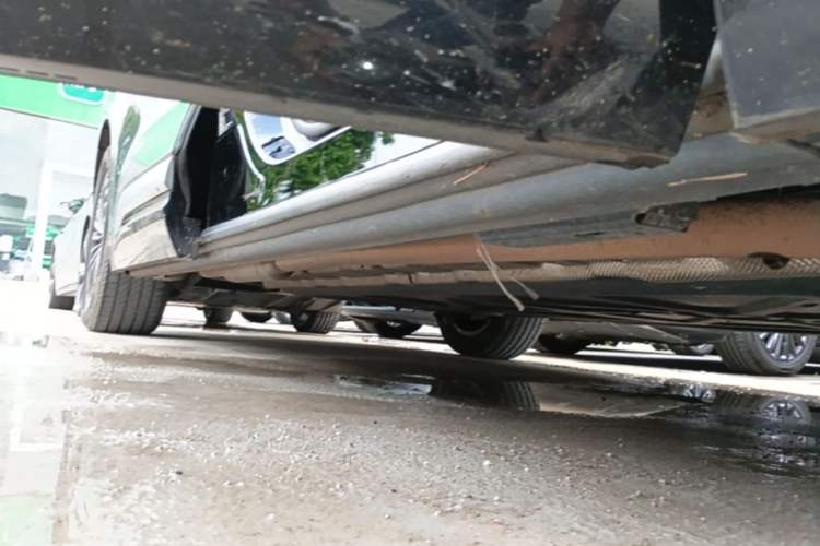 Used Denza D9 2024 DM-i 1050 Luxury Model Right Side Sill