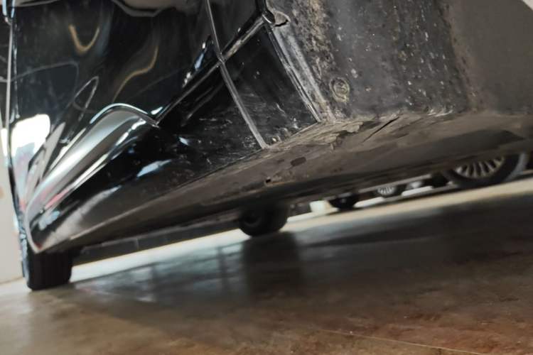 Used Denza D9 2024 EV 620 Premium Model Right Side Sill