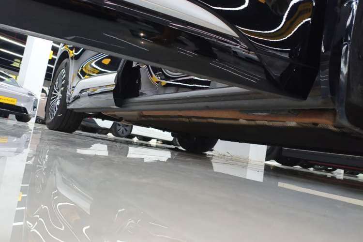 Used Denza D9 2024 DM-i 980 Four-Wheel Drive Prestige Model Right Side Sill