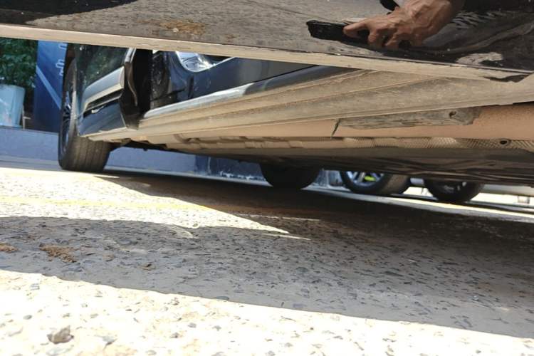 Used Denza D9 2024 DM-i 980 Four-Wheel Drive Prestige Model Right Side Sill