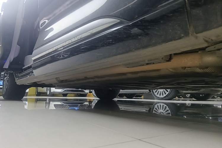 Used Denza D9 2024 DM-i 1050 Luxury Model Right Side Sill