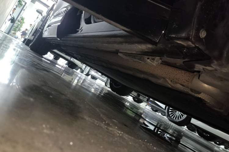 Used Denza D9 2024 DM-i 980 Four-Wheel Drive Prestige Model Right Side Sill