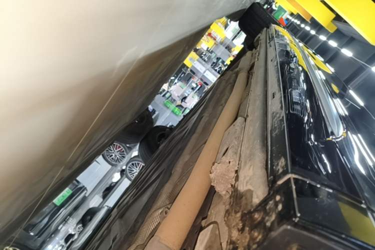 Used Denza D9 2024 DM-i 980 Four-Wheel Drive Flagship Model Right Side Sill