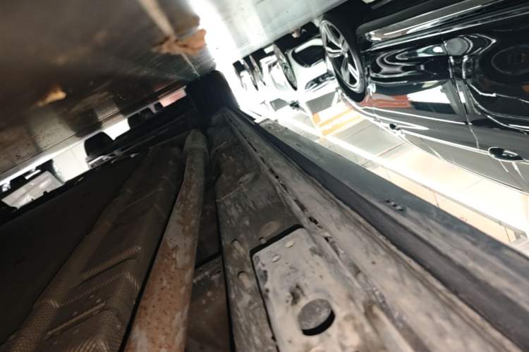 Used Denza D9 2024 DM-i 980 Four-Wheel Drive Flagship Model Right Side Sill