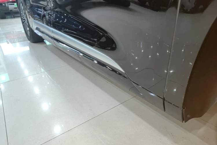 Used Denza D9 2024 DM-i 970 Luxury Model Right Side Sill