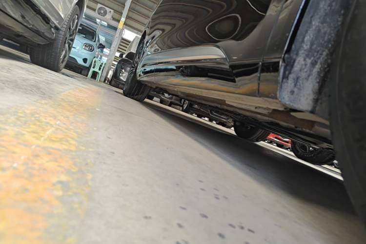 Used Denza D9 2024 DM-i 1050 Luxury Model Right Side Sill