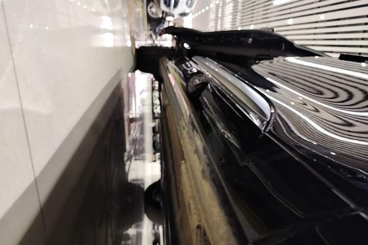 Used Denza D9 2024 DM-i 980 Four-Wheel Drive Prestige Model Right Side Sill