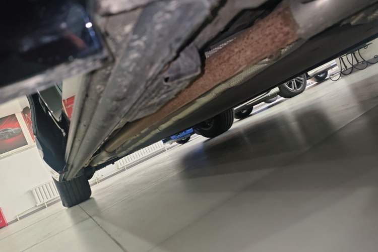 Used Denza D9 2024 DM-i 980 Four-Wheel Drive Prestige Model Right Side Sill